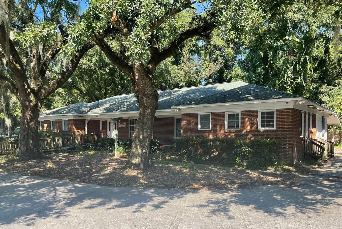 1326 Ben Sawyer Blvd - Photo 1