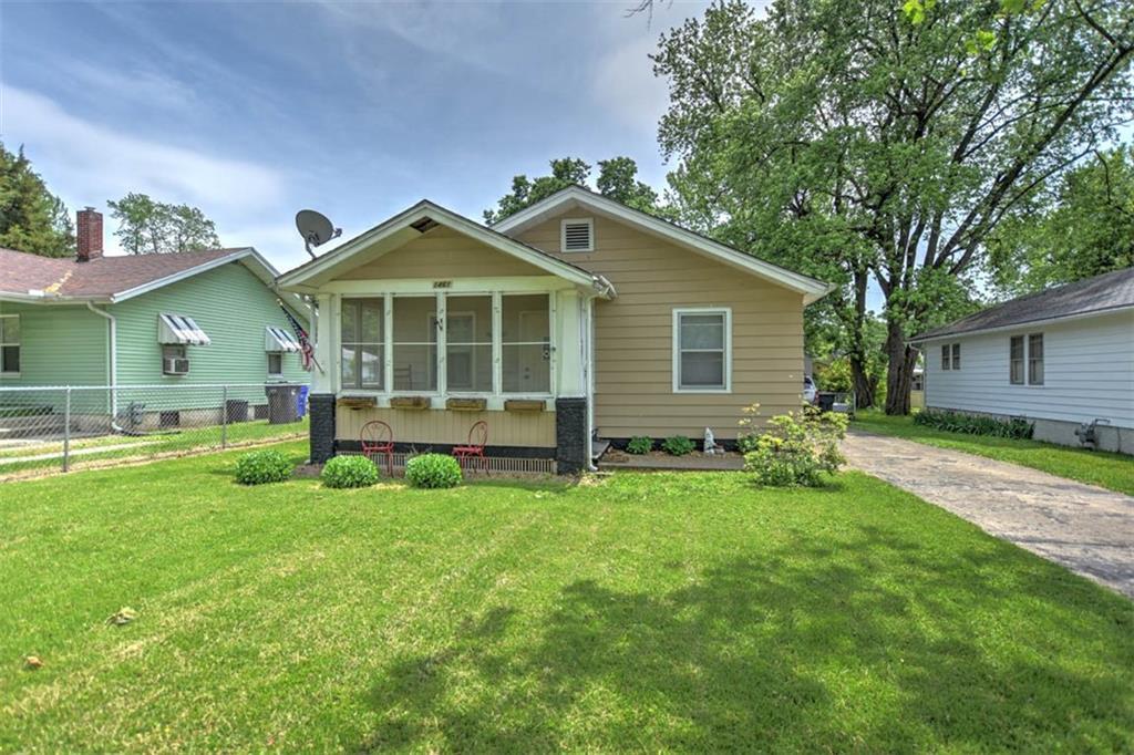 1461 Johns Avenue - Photo 1