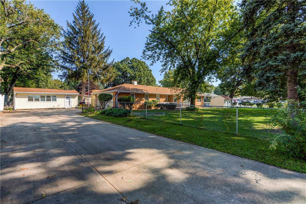 702 Pershing Road - Photo 1