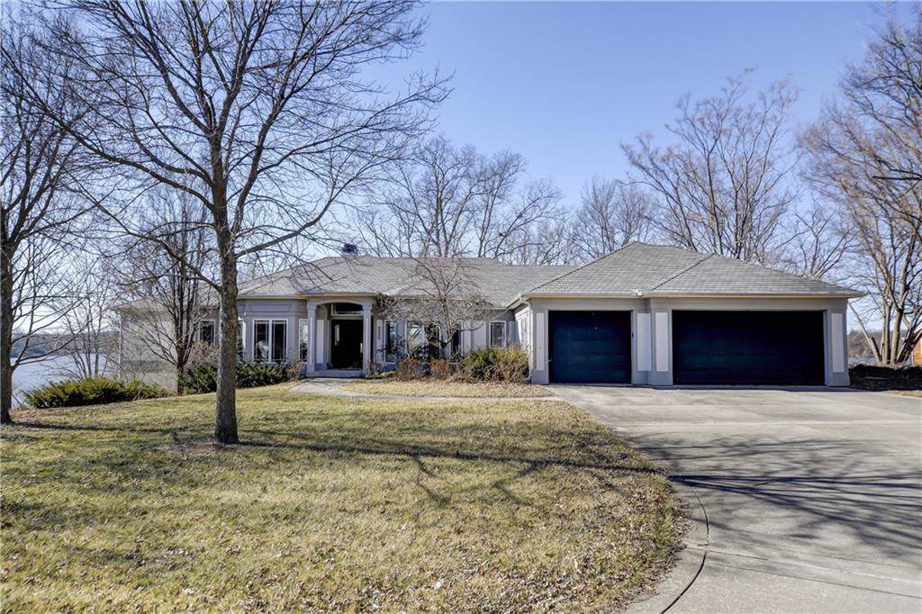 2330 Oakridge - Photo 1