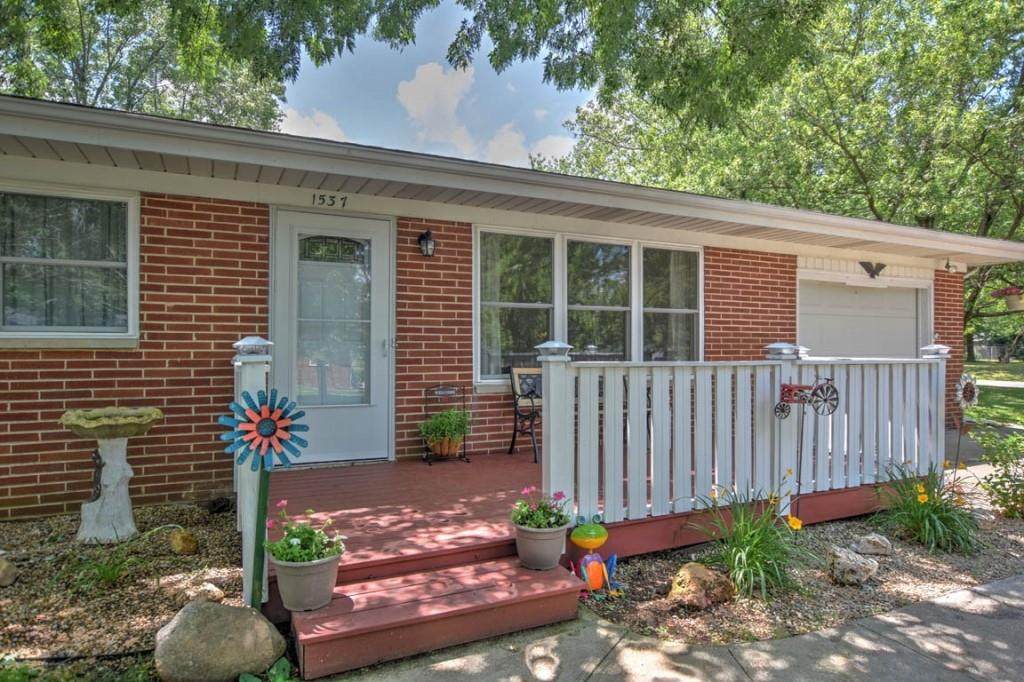 1537 Plainview Street - Photo 1