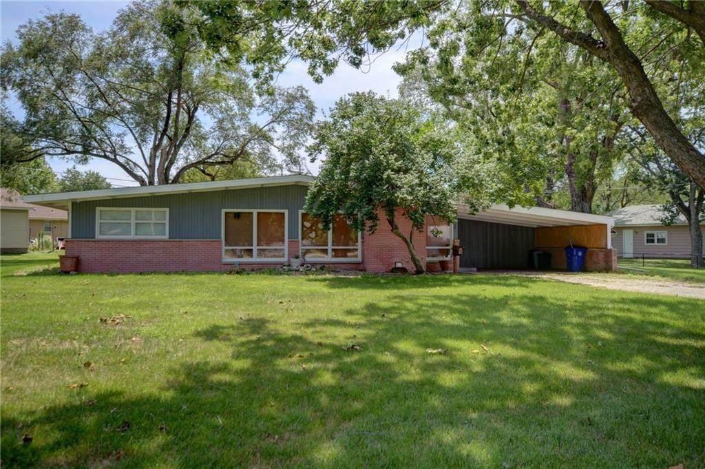 401 Columbus Drive - Photo 1