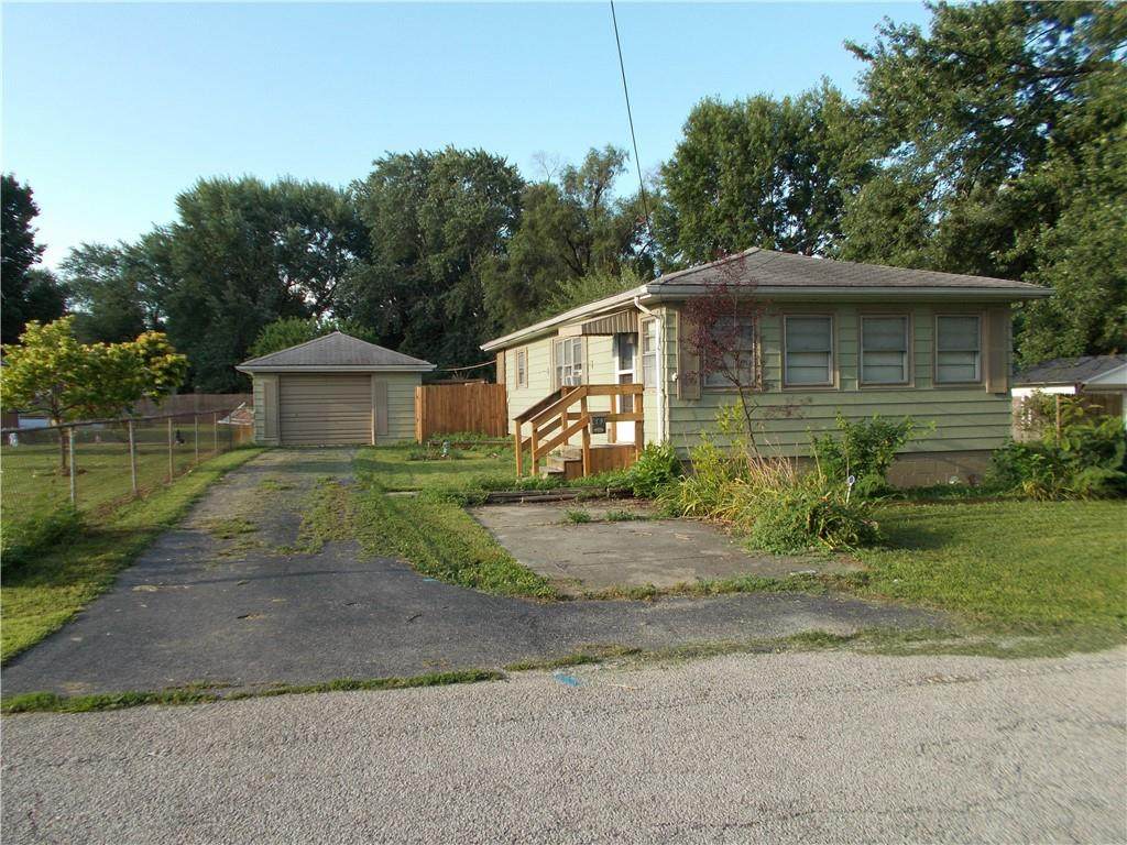 663 Elm Avenue - Photo 1