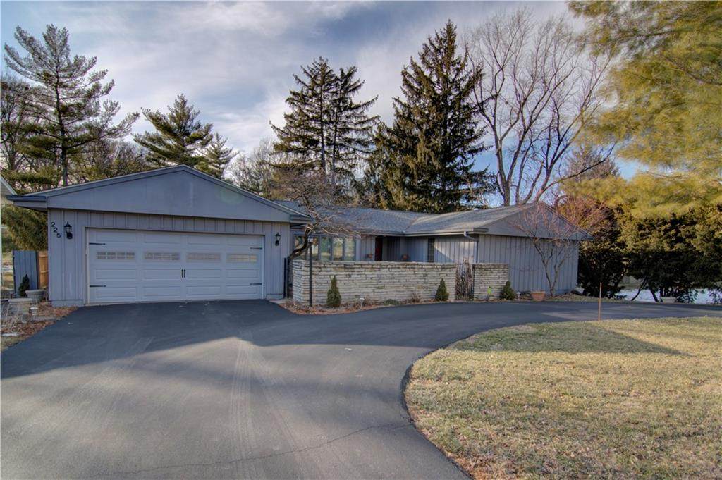 225 Dennis Avenue - Photo 1