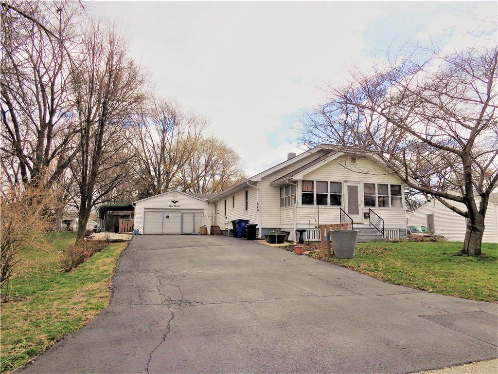 820 33rd Street - Photo 1