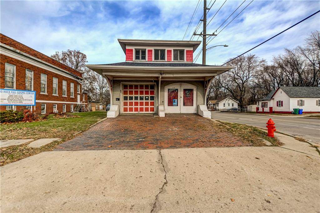1174 Locust Street - Photo 1
