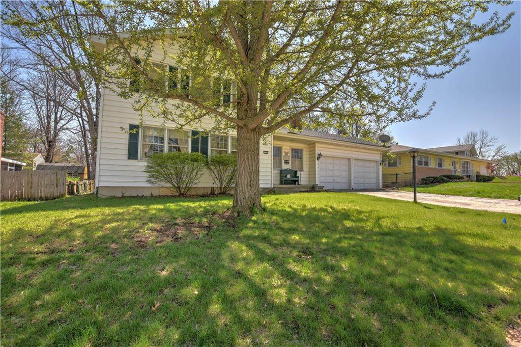 128 Point Bluff Drive - Photo 1