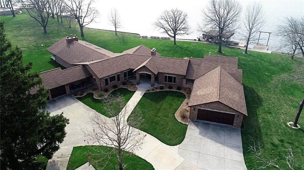 111 Faries Park - Photo 1