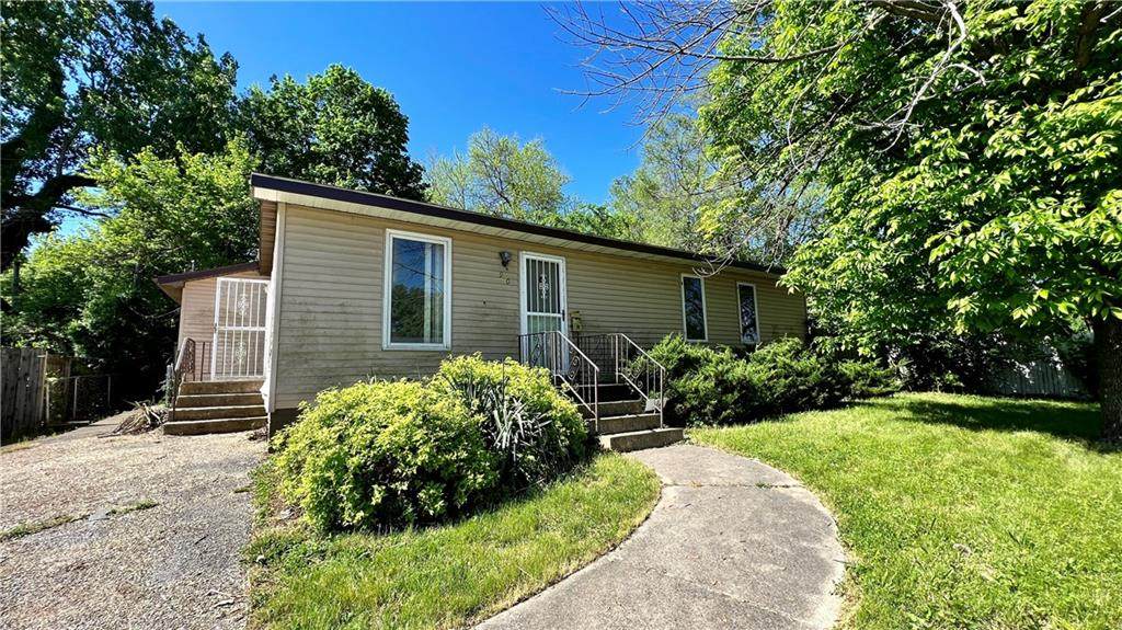 90 Webster Court - Photo 1