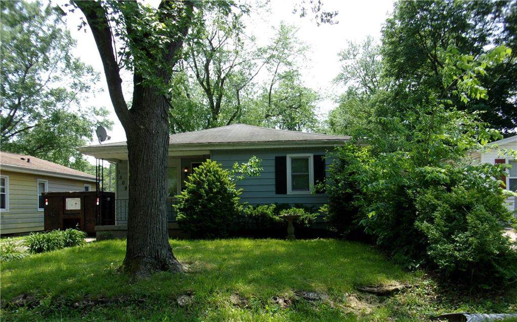 1509 Center Street - Photo 1