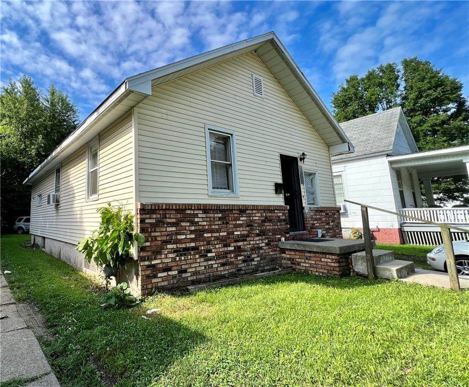 1613 Prairie Avenue - Photo 1