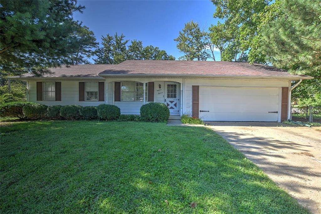 1813 Lynnwood Court - Photo 1