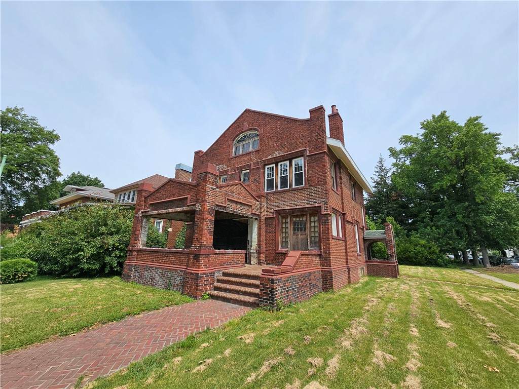 528 Broadway Street - Photo 1
