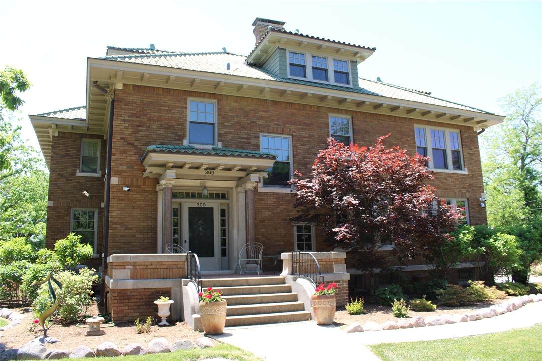 300 North 1st Street - Photo 1