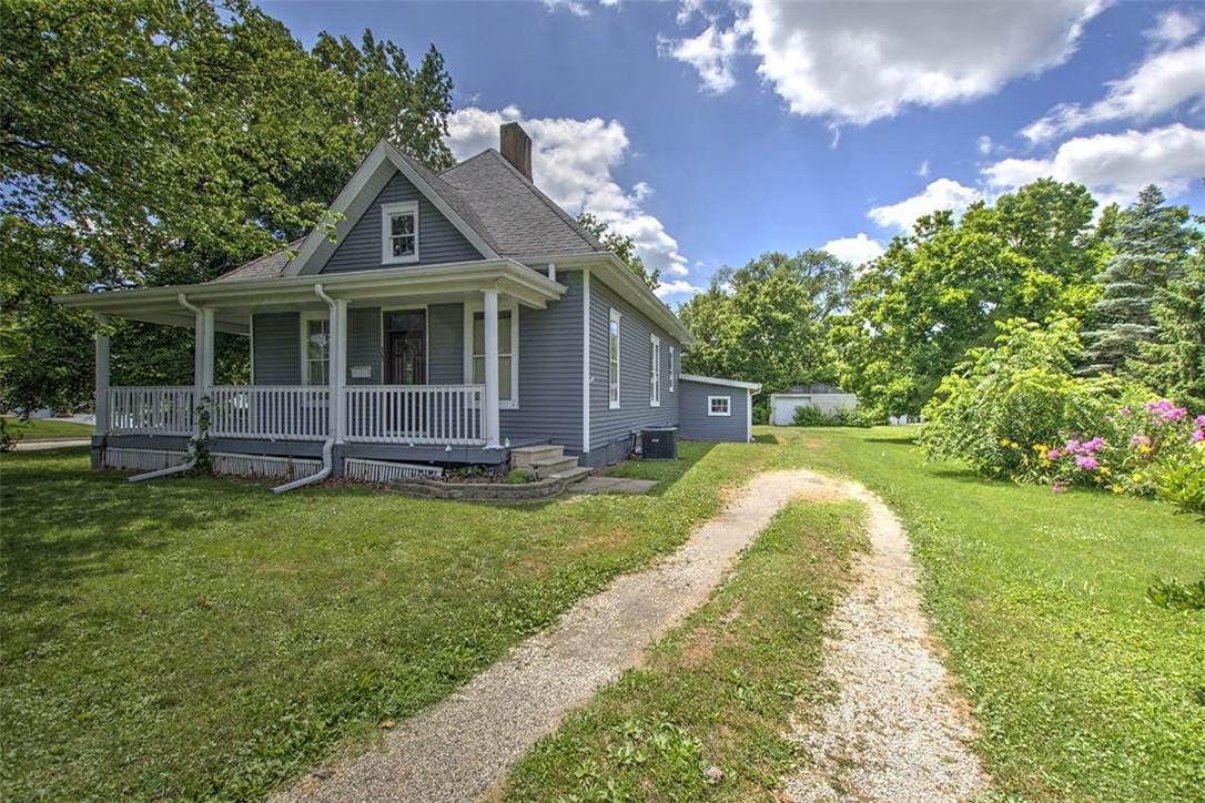 405 Hillcrest Boulevard - Photo 1