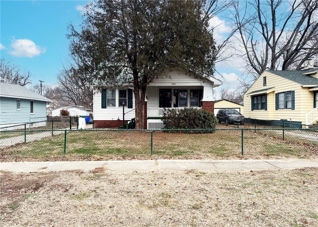1422 Sedgwick Street - Photo 1