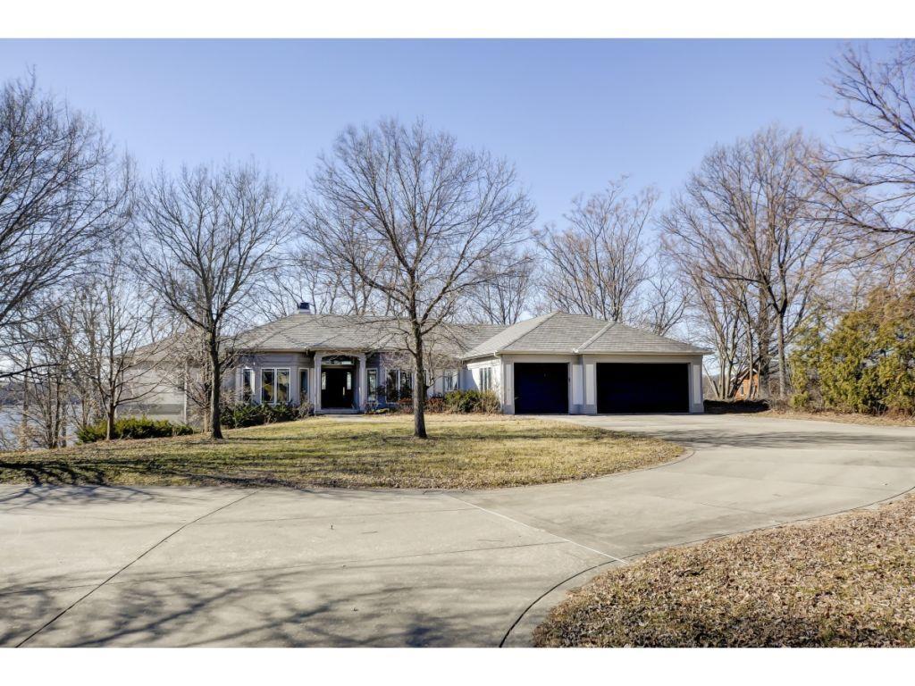 2330 Oakridge - Photo 1