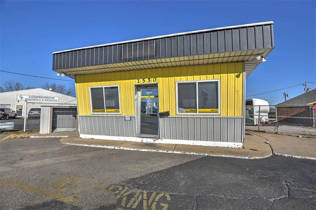 1550 Pershing Road - Photo 1