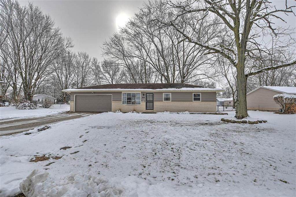 5545 Gateway Drive - Photo 1