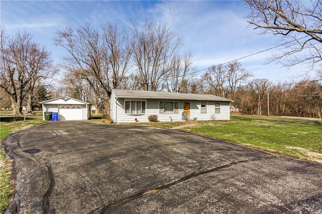 975 Moffet Lane - Photo 1