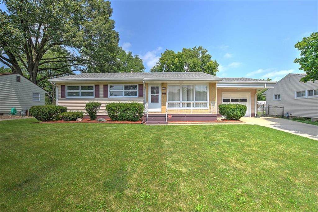 236 Columbus Drive - Photo 1
