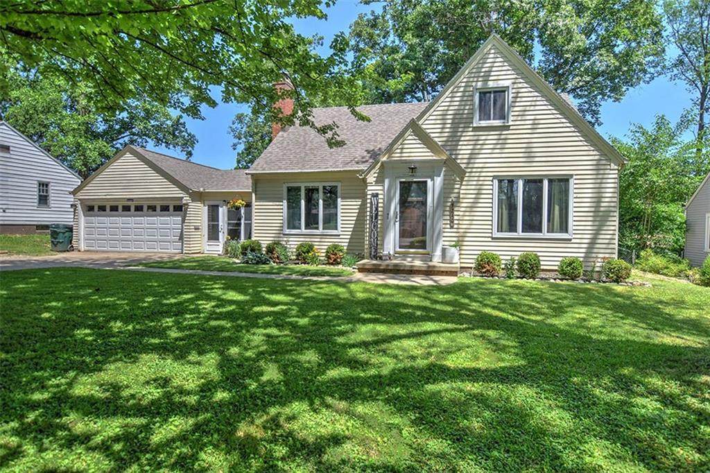 3240 Chestnut Avenue - Photo 1