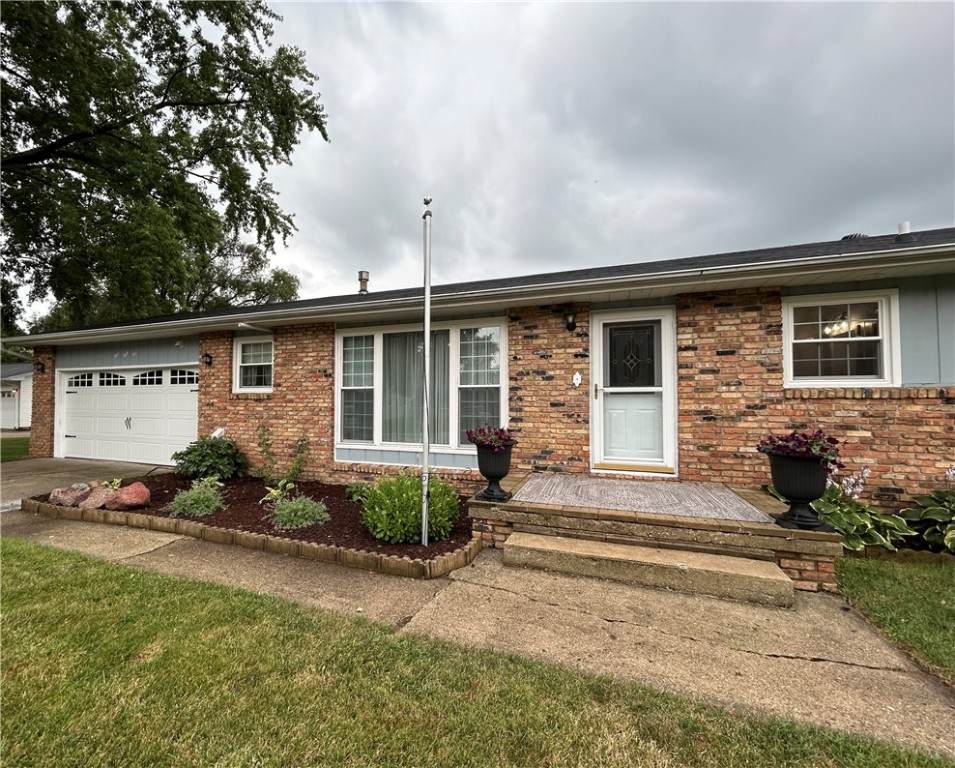 445 Debbie Court - Photo 1