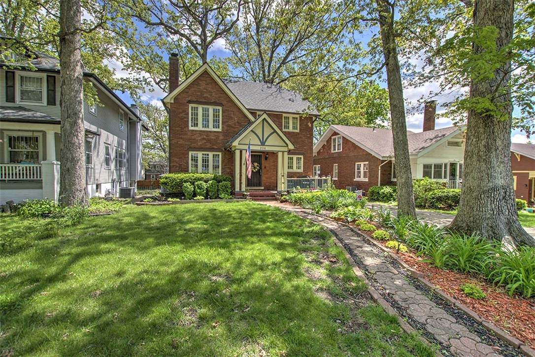 204 Summit Avenue - Photo 1