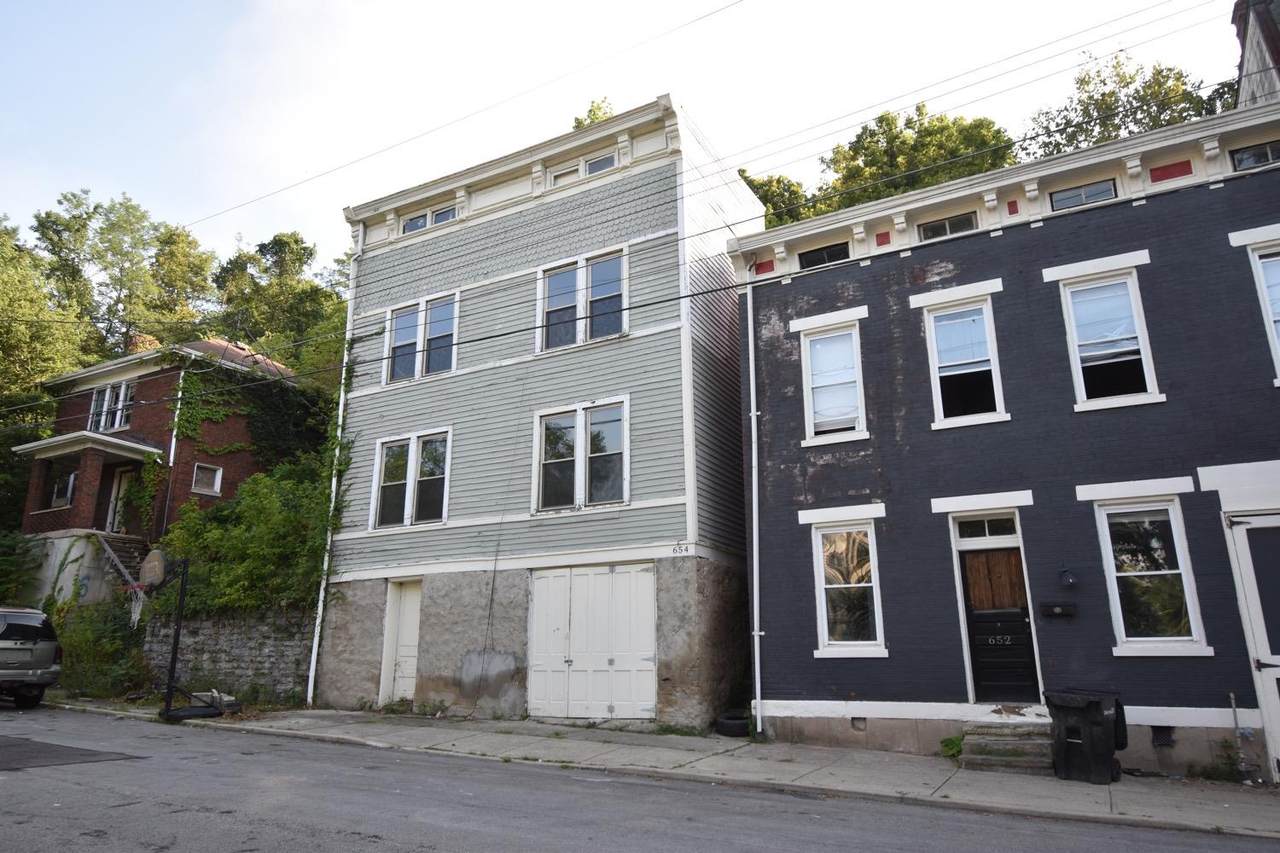 654 Steiner Avenue - Photo 1