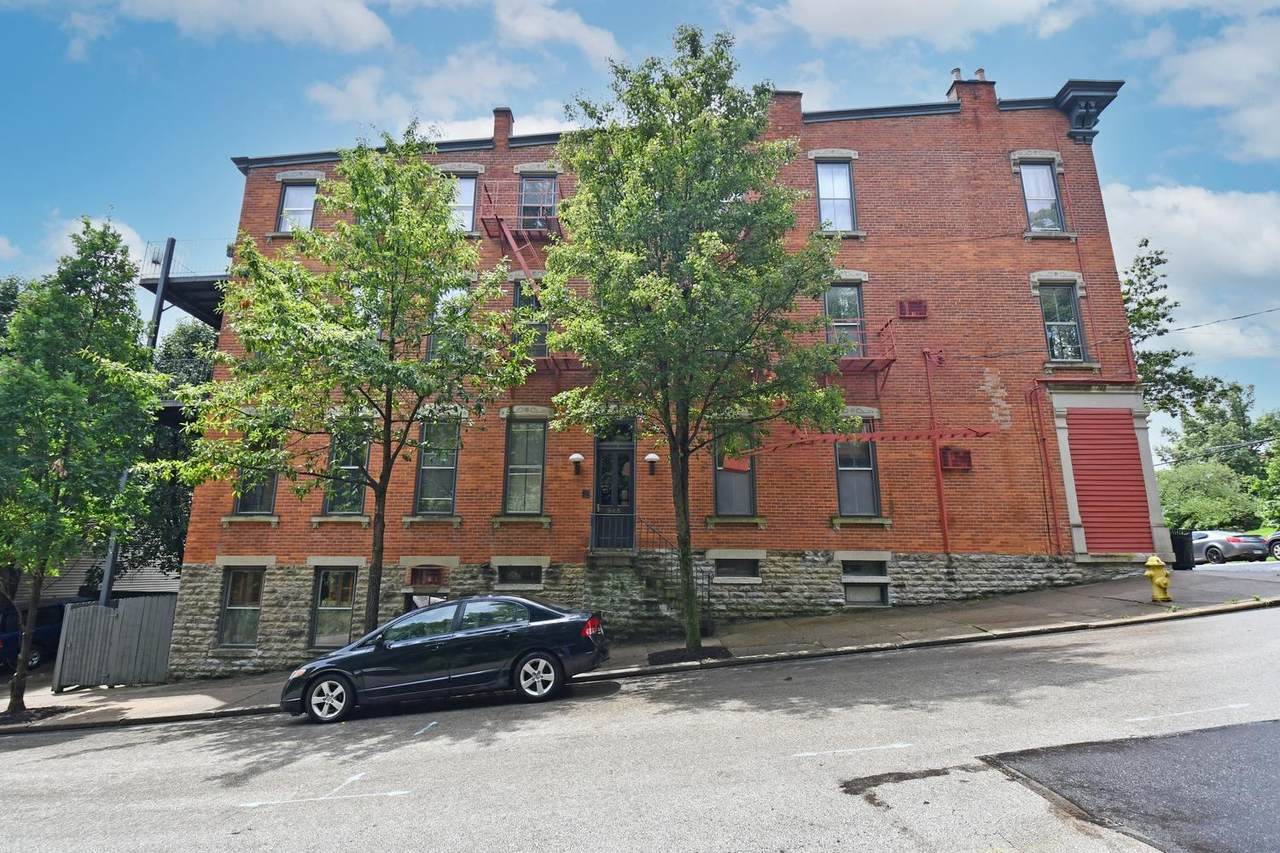 945 Parkside Place - Photo 1