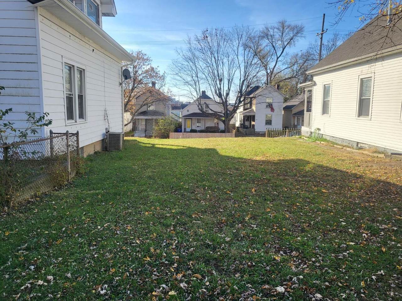 138 Webster Ave - Photo 1