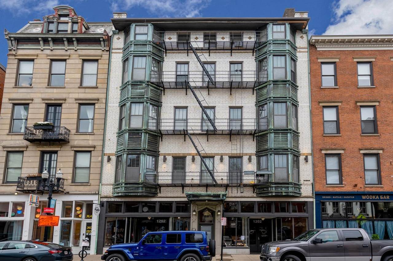 1202 Main St - Photo 1