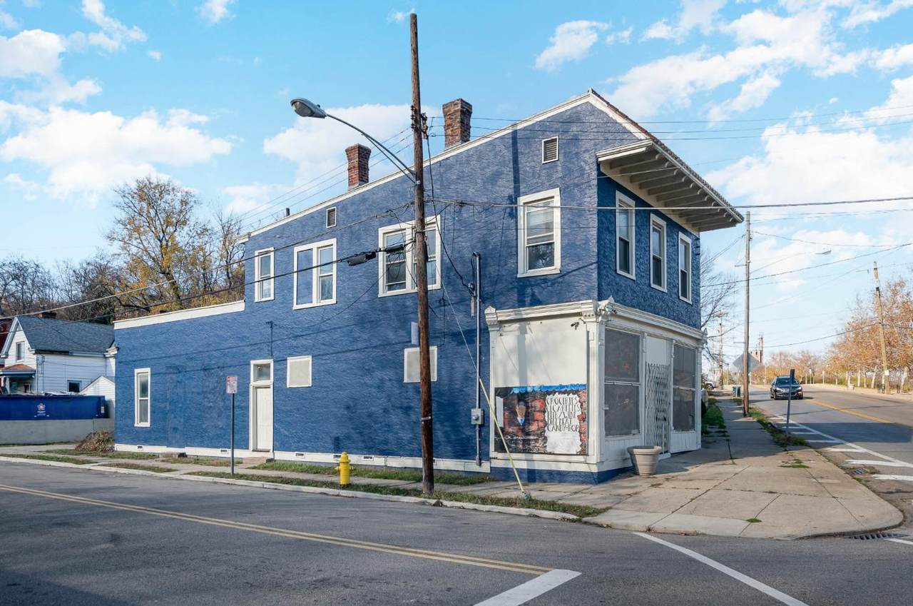 2753 Beekman St - Photo 1