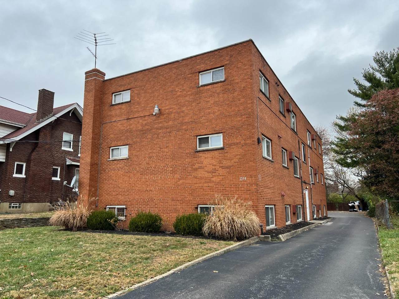 1514 Cedar Ave - Photo 1