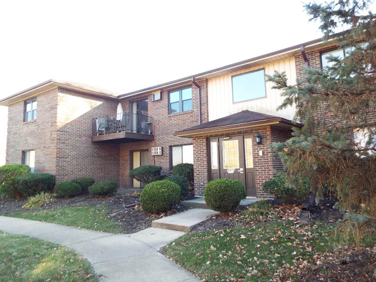 5470 Camelot Drive - Photo 1