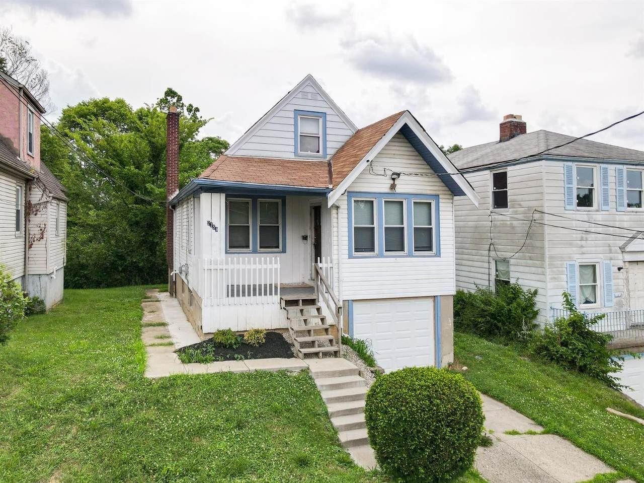 2359 Iroll Ave - Photo 1