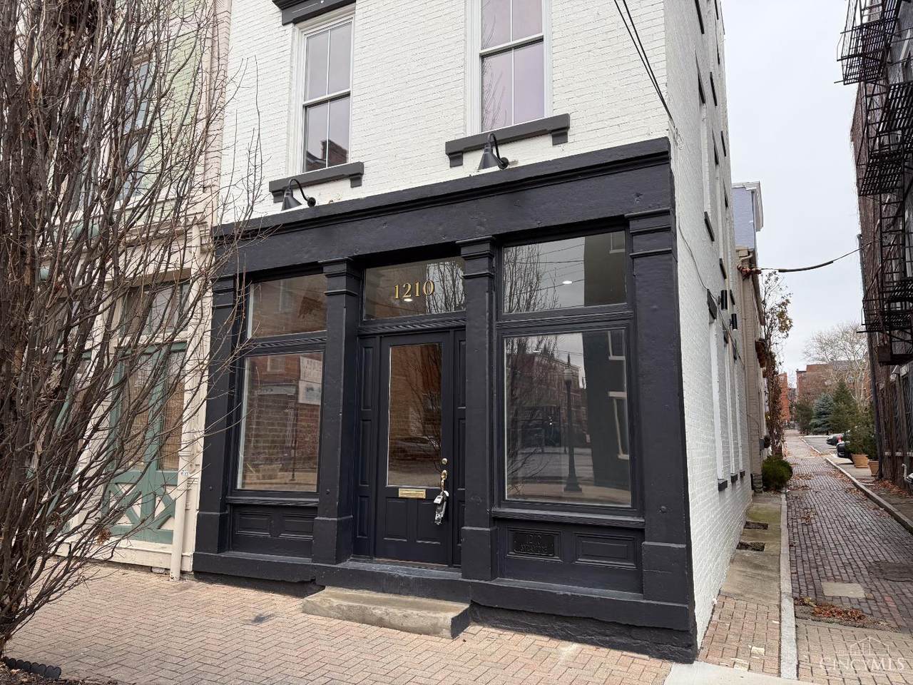 1210 Sycamore Street - Photo 1