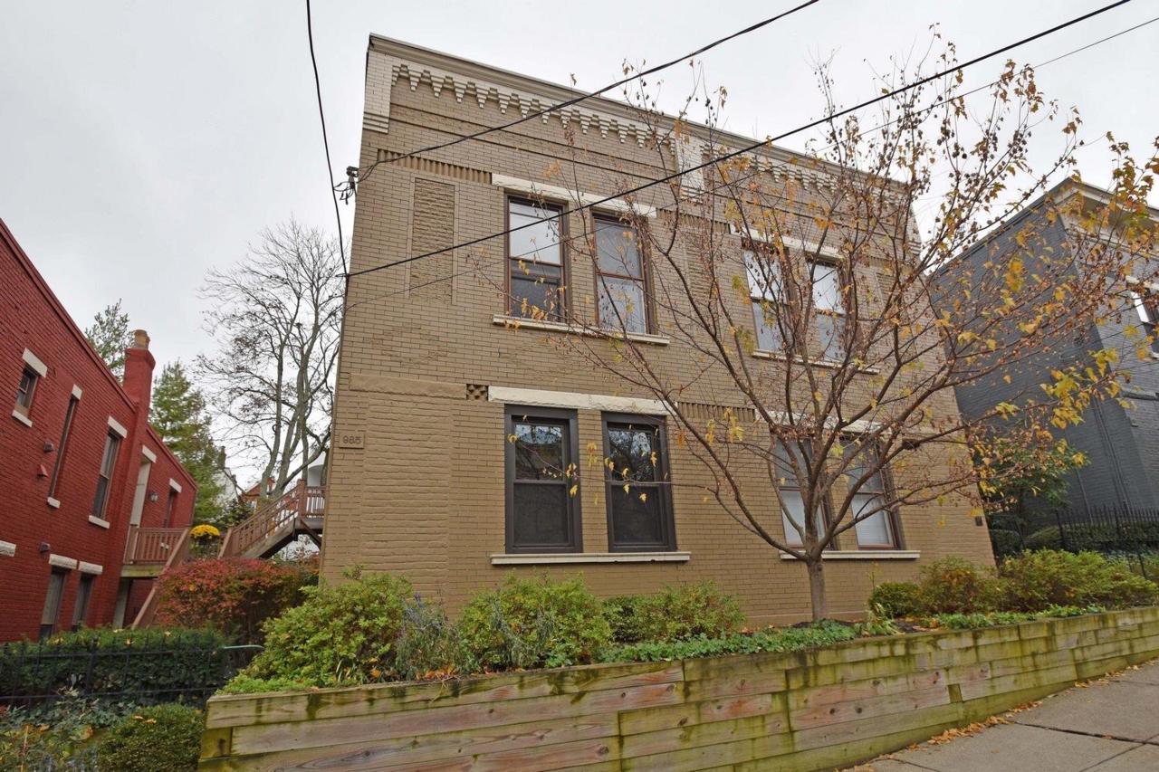 985 Paradrome Street - Photo 1