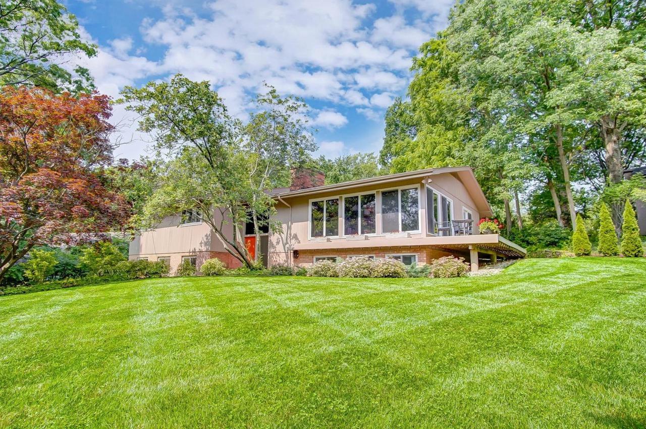 325 Whitthorne Drive - Photo 1