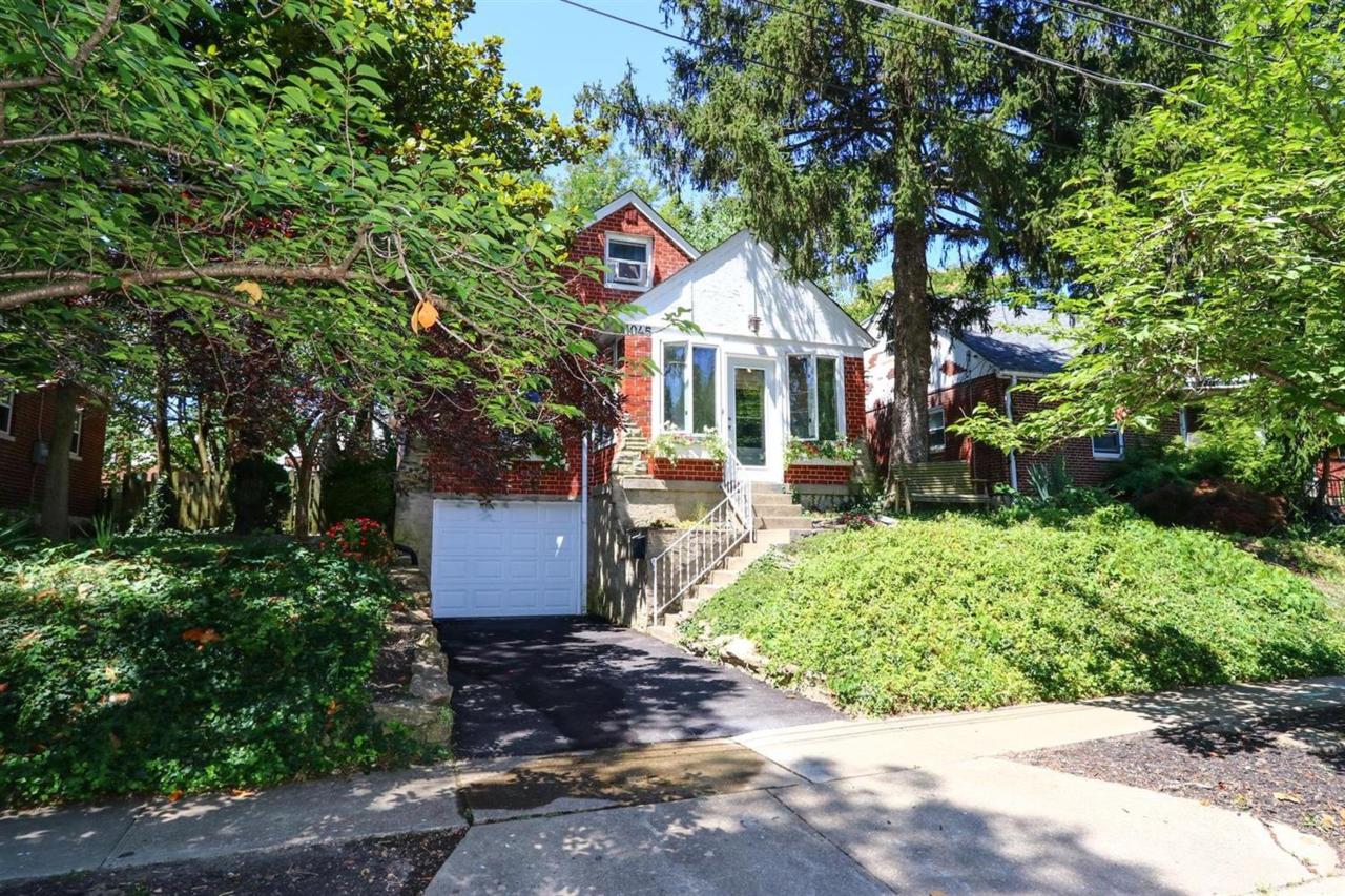 1045 Oak Avenue - Photo 1