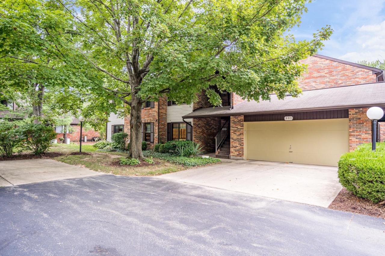 301 Carriage Circle - Photo 1
