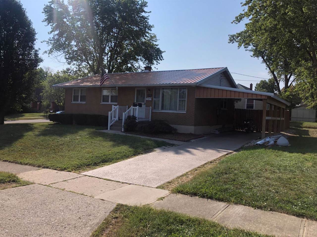 1905 Sunset Drive - Photo 1