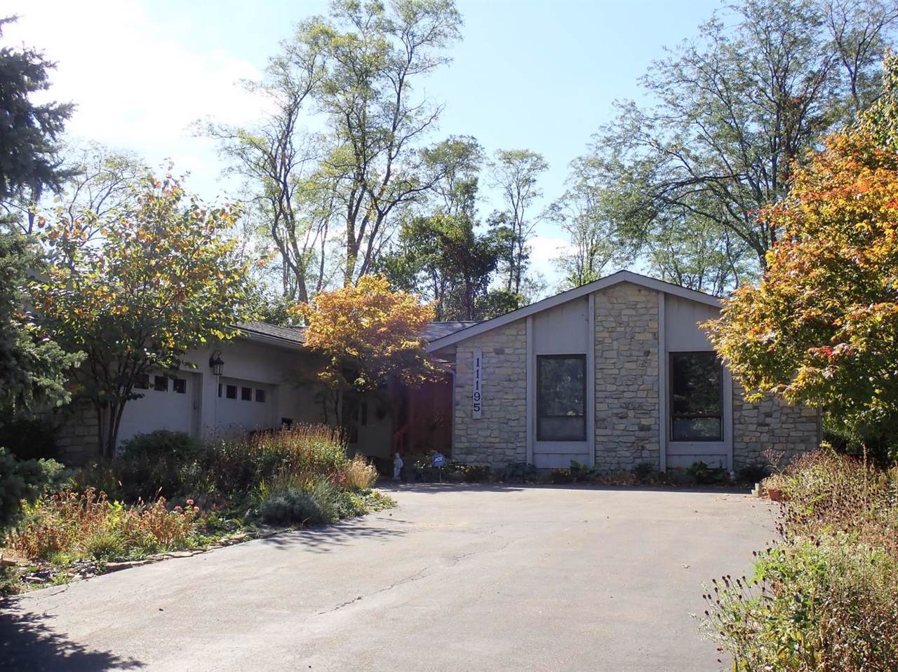 11195 Lincolnshire Drive - Photo 1