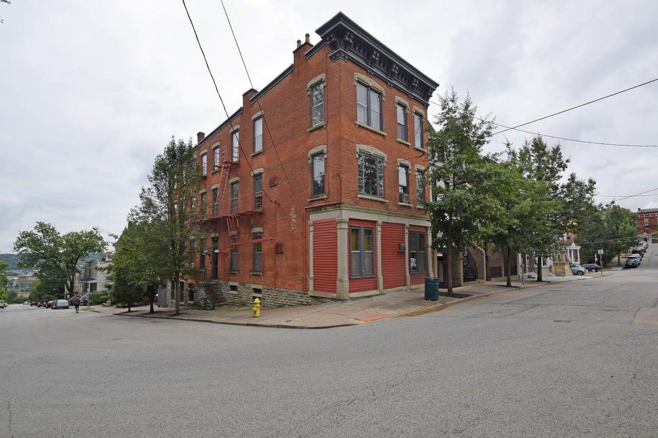945 Parkside Place - Photo 1