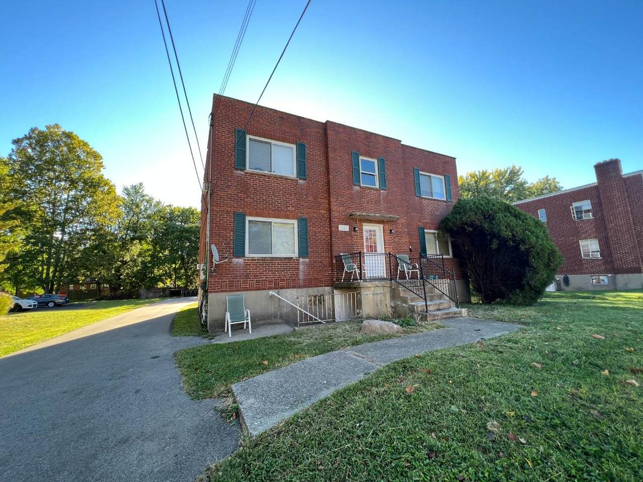 1528 Sutton Ave - Photo 1