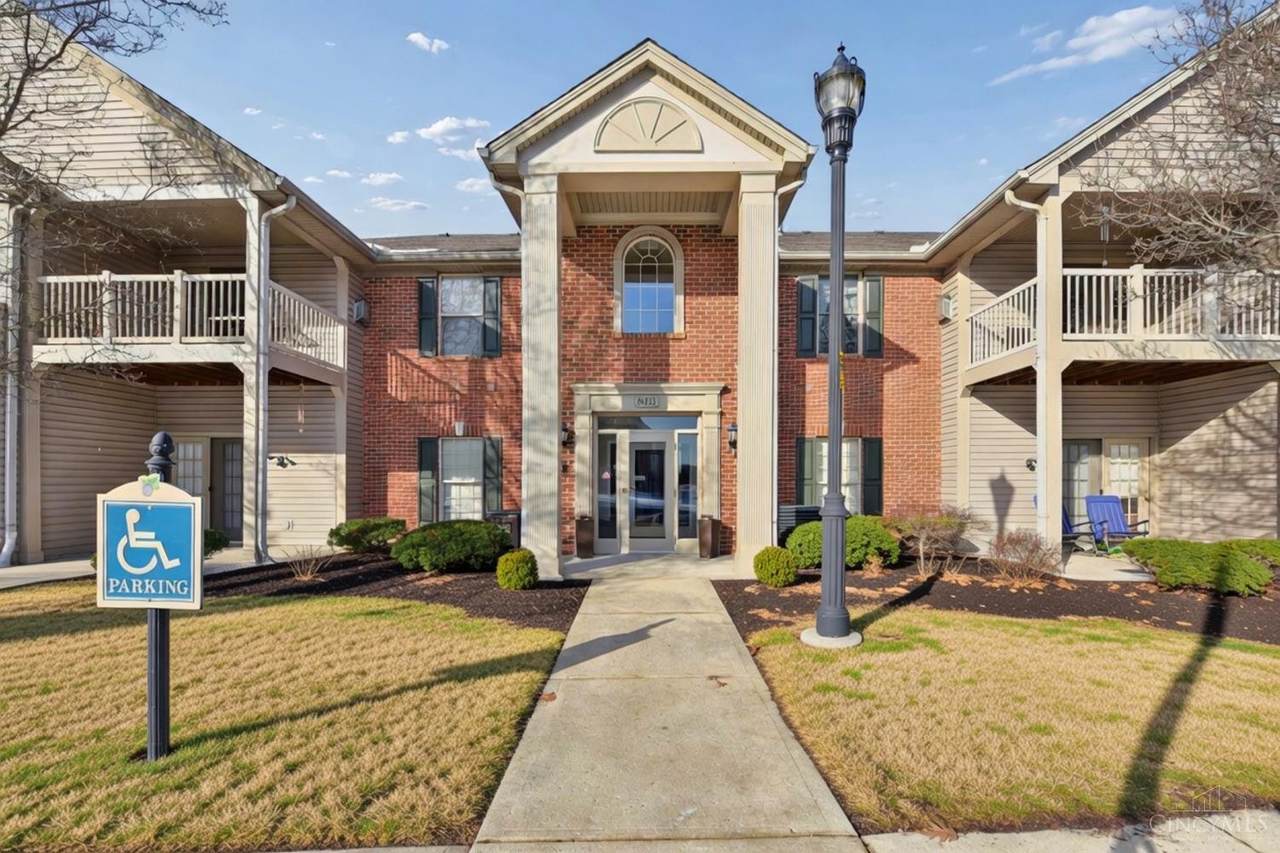 8021 Pinnacle Point Drive - Photo 1