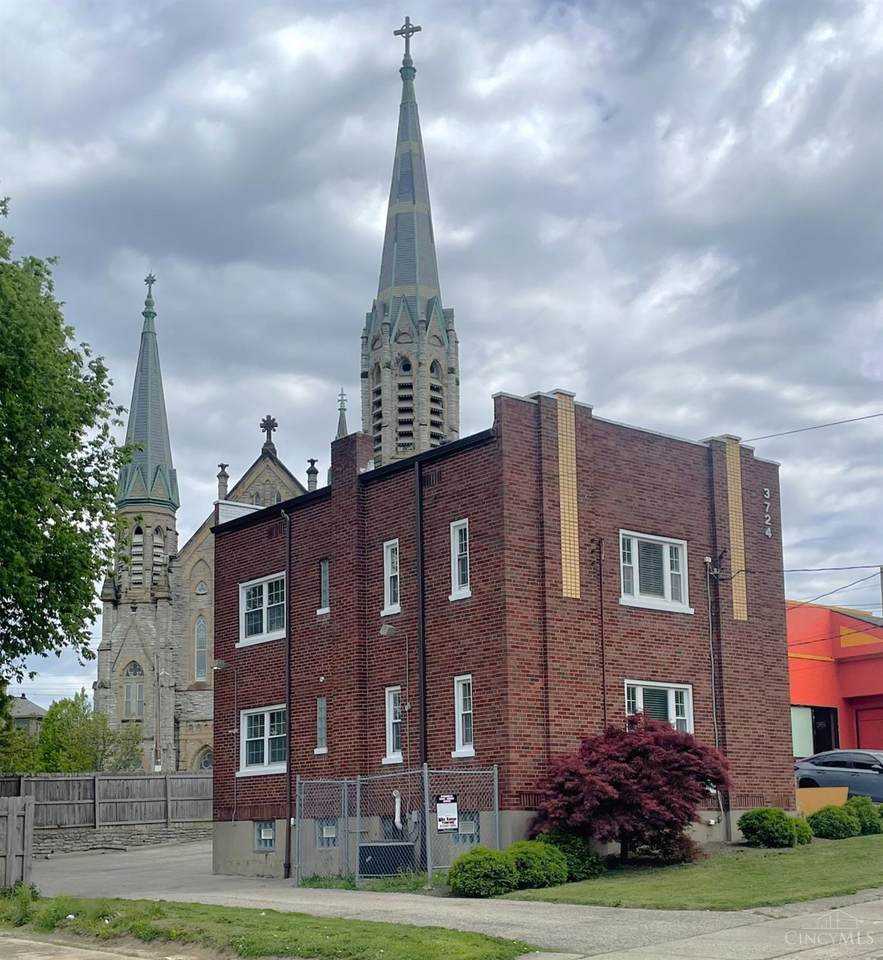3724 St Lawrence Avenue - Photo 1