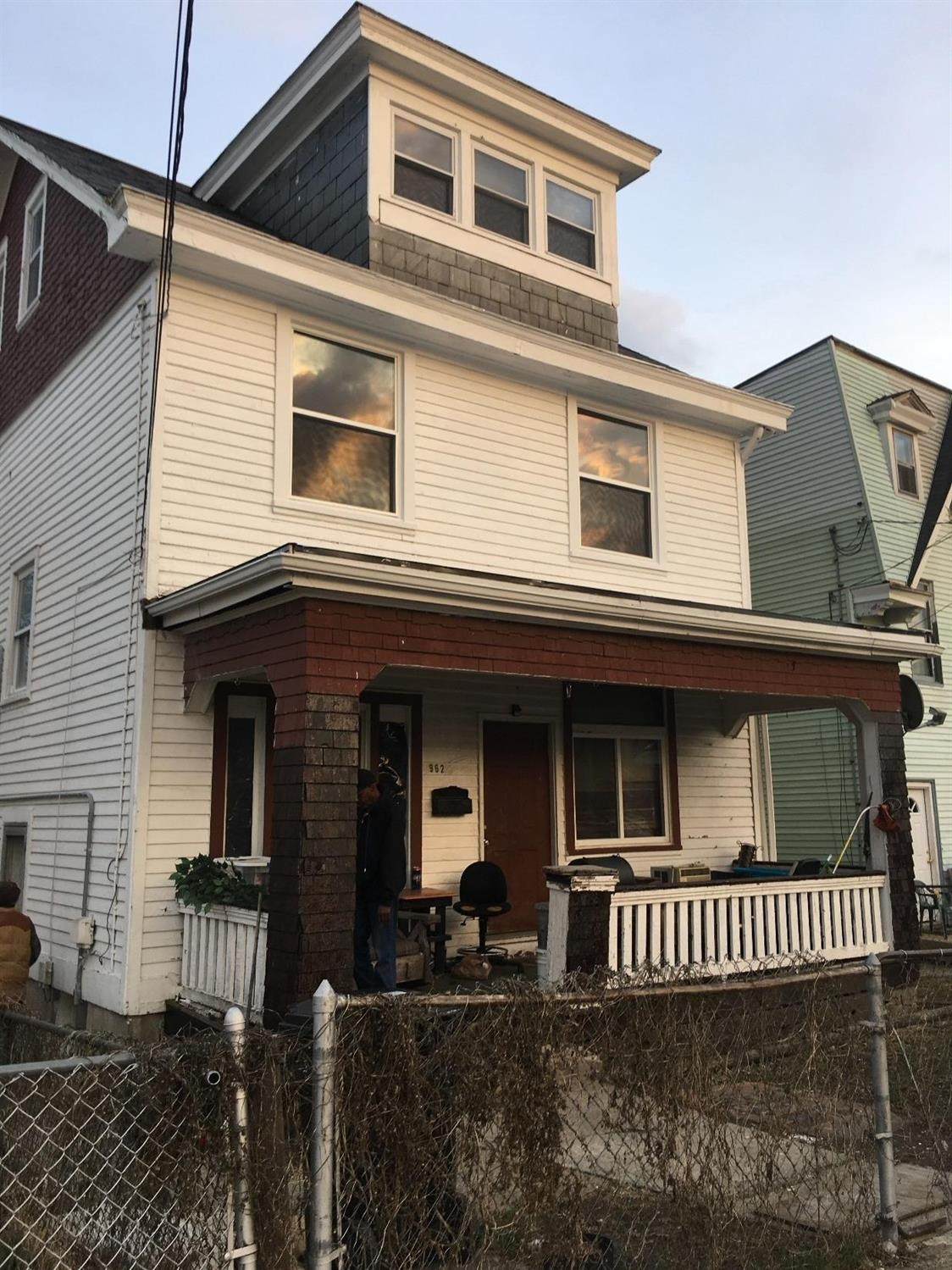 962 Mcpherson Avenue - Photo 1