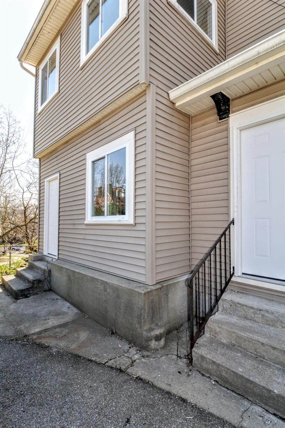 1537 Burdette Court - Photo 1