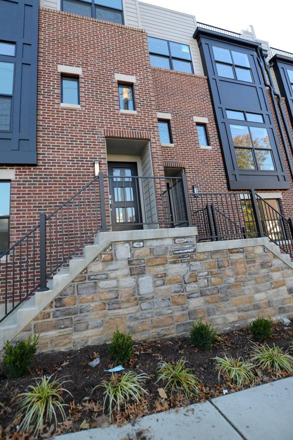 2907 Romana Place - Photo 1